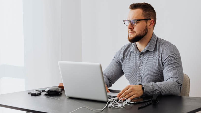 Prevenir dores nunca foi tão fácil — aprenda rotinas rápidas de higiene do movimento para quem passa horas sentado com Gustavo Luíz Guilherme Pinto.