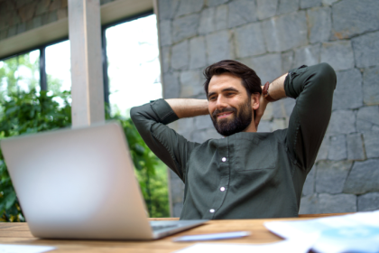 Higiene do movimento para quem trabalha sentado: três rotinas simples que aliviam dores e melhoram a postura no dia a dia com Gustavo Luíz Guilherme Pinto.