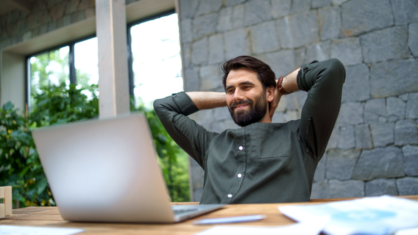 Higiene do movimento para quem trabalha sentado: três rotinas simples que aliviam dores e melhoram a postura no dia a dia com Gustavo Luíz Guilherme Pinto.
