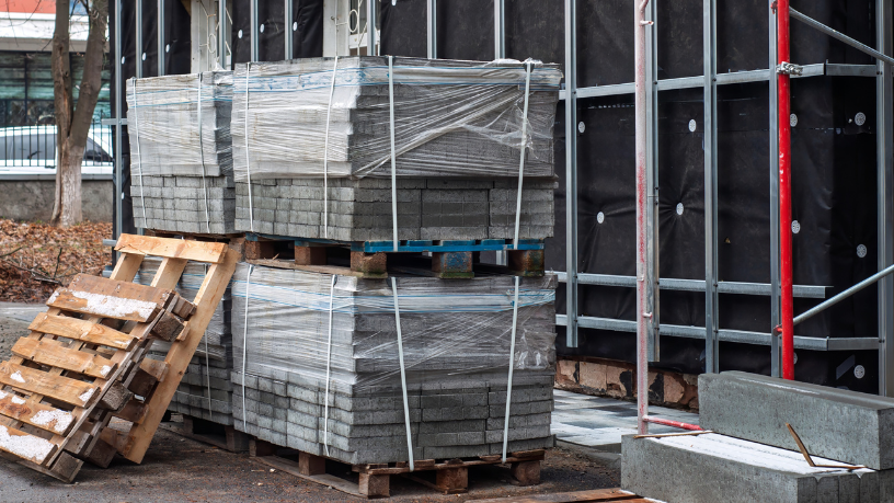 Estudo comparativo dos requisitos e desempenhos dos pavers estruturais em áreas de tráfego pesado frente às versões tradicionais, elaborado para Valderci Malagosini Machado.