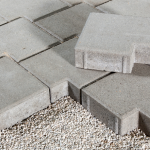 Análise das diferenças técnicas entre pavers estruturais para tráfego intenso e modelos convencionais, desenvolvida para Valderci Malagosini Machado.