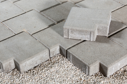 Análise das diferenças técnicas entre pavers estruturais para tráfego intenso e modelos convencionais, desenvolvida para Valderci Malagosini Machado.