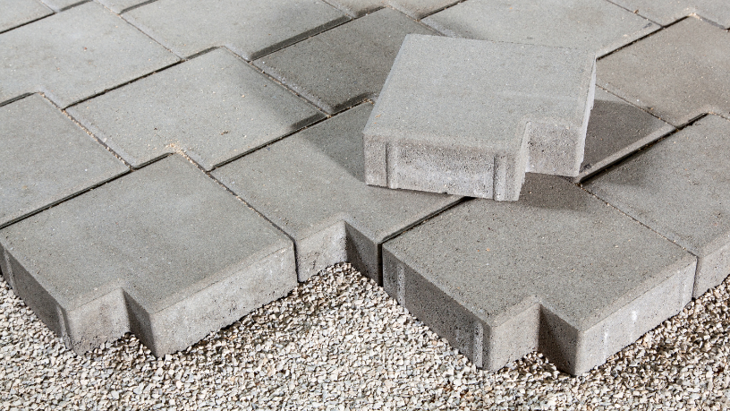 Análise das diferenças técnicas entre pavers estruturais para tráfego intenso e modelos convencionais, desenvolvida para Valderci Malagosini Machado.