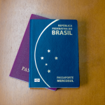 Andrey de Oliveira Pontes apresenta um checklist essencial de documentos para viajar com segurança, tanto em viagens nacionais quanto internacionais.