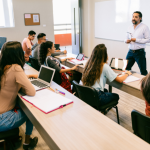 Educação Inclusiva no Paraná: Caminhos, Desafios e Impactos da Política de Acolhimento a Estudantes Estrangeiros